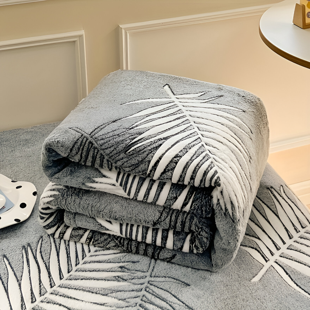 Soft Coral Fleece Throw Blanket with Pineapple Pattern