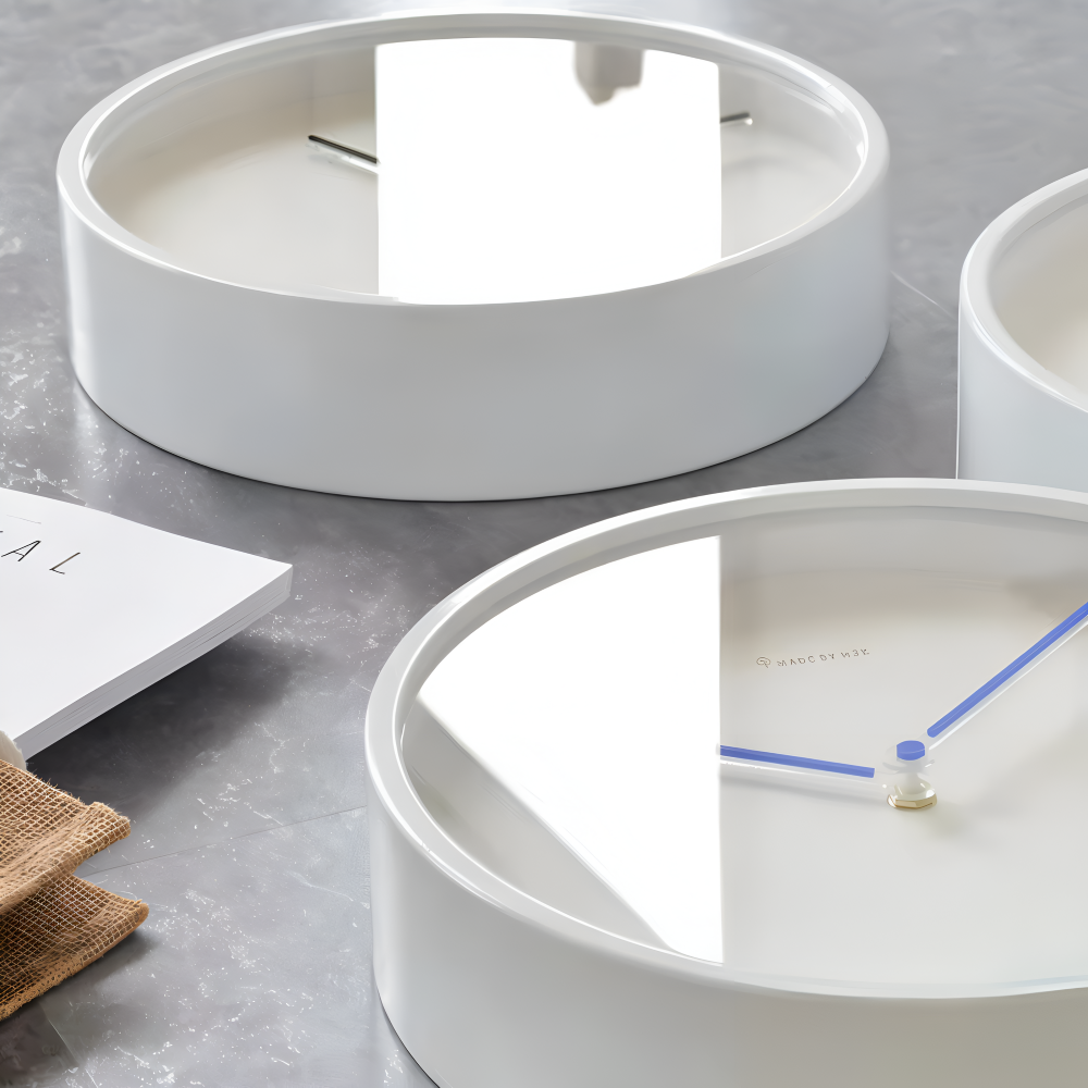 Minimalist Round Wall Clock in White Metal with Silent Quartz Movement